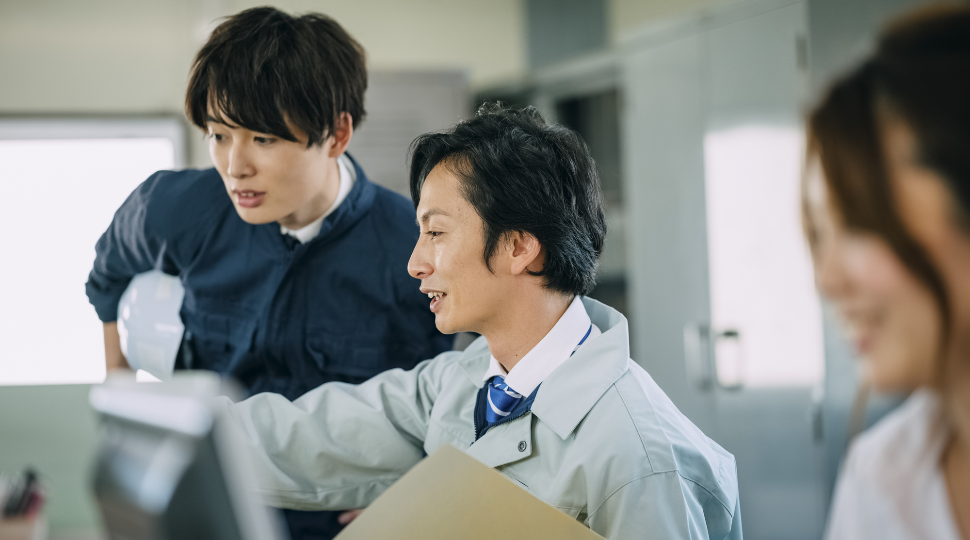 先輩社員と後輩社員